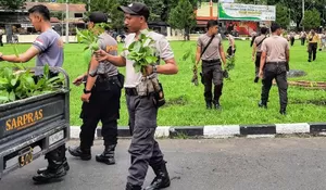 Cegah Longsor, Polsek Kemang Gerakan Tanam Pohon