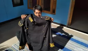 Pengikut Pamerkan Seragam Keraton Agung Sejagat, Harganya Rp 2 Juta!