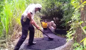 Hotmiks Jalan Desa Tegalwaru Capai Rp 438 Juta