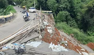Jembatan Paranje Terancam Putus