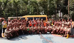 Kwarcab Pramuka Salurkan Bantuan sampai Dua Truk