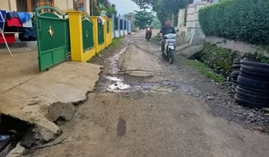 Warga Totopongpeuntas Impikan Jalan Mulus