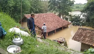 Ratusan Warga Tenjo Terpaksa Dievakuasi