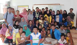 Mahasiswa dan Pemuda Rumpin Hibur Anak-Anak Pengungsi