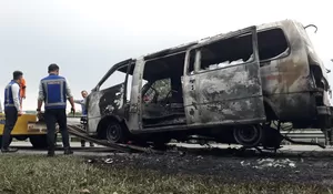 Mobil Dinas Hangus di Jagorawi