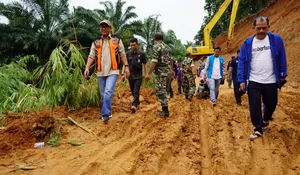 Akses Jalan ke Sukajaya Masih Lumpuh