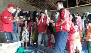 PDIP Salurkan Bantuan dan Hibur Pengungsi