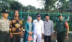 Kades Cihowe Pertahankan Staf Desa Lama
