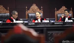 Kala MK Memuji Langkah Mahasiswa Gugat Kasus 'Jokowi Tak Ditilang'