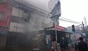 Ruko Bahan Bangunan Terbakar di Jalan Sekip Medan