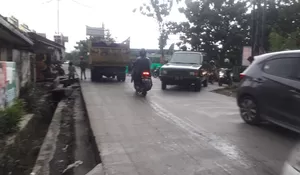 Tak Ada Rambu Lalin, Pertigaan Laladon Biang Macet