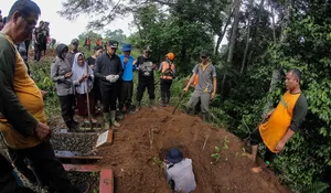 Ngeri! Kain Kafan Bergelantungan,Tulang Berserakan