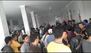 Sosialisasi Relokasi PKL Berujung Ricuh