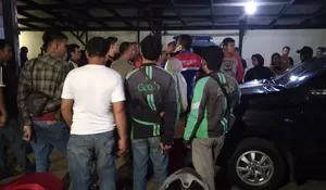 Truk Tabrak Dua Mobil dan Pengendara Ojek Online