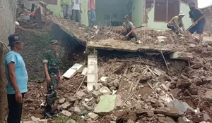 Angin Ribut Rusak Rumah Warga