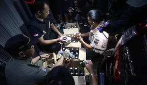 Kelabui Petugas,  Penjual Simpan Miras di Mobil