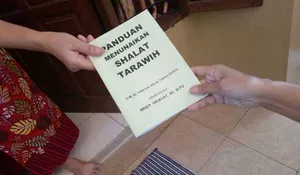 Warga Bikin Buku Panduan Tarawih