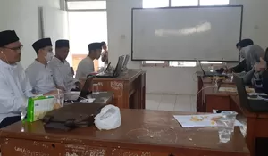 PKM Unpak Bekali Ustaz dan Santri Ponpes Almahali Cara Pemasaran Digital