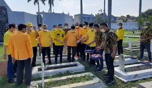 HUT ke-56, Golkar Kota Bogor Bagikan 10 Ribu Masker Hingga Tabur Bunga