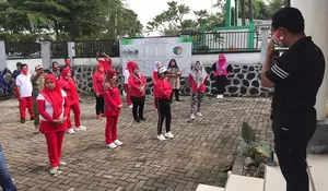 Bareng Camat, Pemdes Hambalang Ajak Warga Senam Jantung Pancakarsa