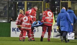 Striker Dari Napoli Cedera Kepala, Sempat Tak Sadarkan Diri Di Lapangan!