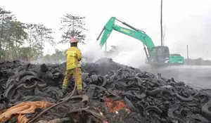 Hampir Dua Minggu si Jago Merah tak Berhenti Berkobar