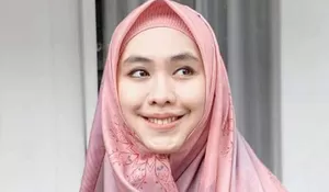 Oki Bantah Jadi Istri Ketiga Uje