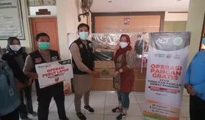 Karang Taruna Berdikari dan ACT Sebar 100 makanan Untuk Warga Isoman