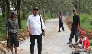 Pemdes Cibodas Bangun Akses Jalan Tembus Tiga Desa