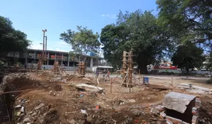 Proyek Alun-Alun Taman Topi