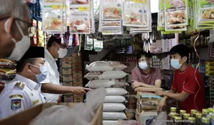 Sengsarakan Rakyat, Mendag Lutfi Ancam Sanksi Tegas ke Penimbun Migor