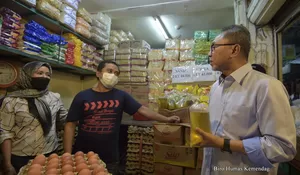 Cek Pasar Cibubur, Zulhas Dengar Keluhan Rakyat Soal Harga Bahan Pokok