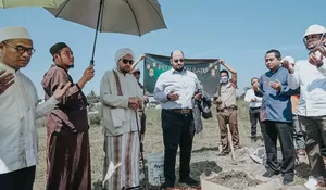 Peletakan Batu Pertama Masjid At-Taubah Perumahan Grand Alifia - Manakib City Bogor oleh Habib Salim Bin Umar Bin Hafidh dan Pemegang Saham Manakib Realty