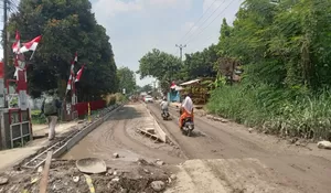 Warga Keluhkan Macet Dan Lambatnya Proyek Rehabilitasi Jalan Atma Asnawi
