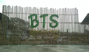Bosan dengan Suasana Perkotaan, BTS Hadir dengan Menyajikan Suasana Pedesaan Di Tengah Kota