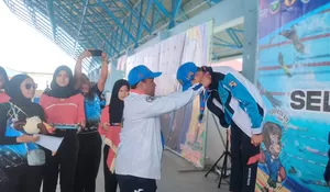 Bentuk Dukungan DPRD, ASB Kalungkan Medali Emas buat Atlet Kota Bogor di Porprov 2022
