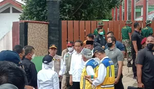 Tinjau Lokasi Bencana Gempa Cianjur, Jokowi Janjikan Bantuan Rehabilitasi Rumah Rusak
