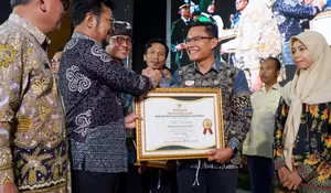 Bisnis Ternak ala Milenial, Petani Muda Ini Raih Sertifikat Emas dari Mentan RI