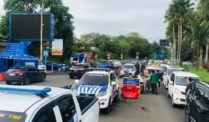 Puncak Bogor Mulai Dipadati Ribuan Kendaraan, Polisi Terapkan One Way