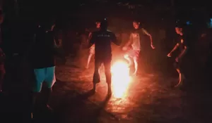 Unik, Peringati HUT ke-78 Kemerdekaan Indonesia Warga Padurenan Bogor Main Bola Api, Lihat Videonya! 