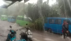 Hujan Deras Akibatkan Tembok The Highland Park Resort Hotel Bogor Ambruk dan Timpa Tiga Angkot