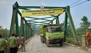 Besi Baja Jembatan Leuwiranji Patah, Truk Dilarang Melintas Selama Sebulan