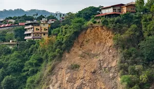 Cianjur Diguyur Hujan Lebih Dari 2 Jam, Sejumlah Rumah Warga Terancam Longsor Hingga Rusak Berat