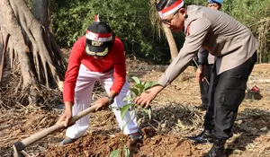 Polres Metro Depok Tanam 40 Pohon di Mata Air Cipucuk Ampel
