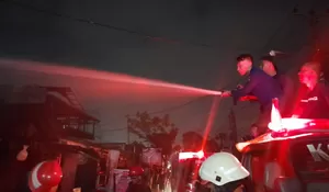 Dua Kios Ludes Terbakar di Rangkapanjaya Baru Depok