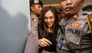 Baru Jawab 23 Pertanyaan, Wulan Guritno Minta Izin