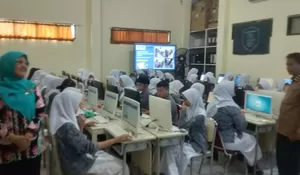 Ratusan Siswa SMAN 7 Depok Ikuti Uji Kemahiran Berbahasa Indonesia