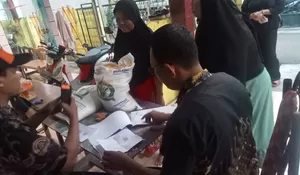 Bansos Pangan Mulai Didistribusikan, Warga Depok Terima 82.498 Karung Beras