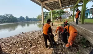 300 Kilogram Sampah Situ Cilangkap Diangkut