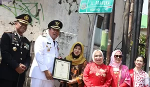 Momen HUT RI ke 78, Plt Wali Kota Bekasi Tri Adhianto Resmikan Nama Jalan Pramuka menjadi Jalan KH Masturo